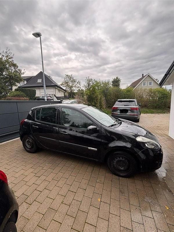 Svart Begagnad 2013 Renault Clio R.S. Halvkombi | 22 999 kr (Superpris) - Bild 1/4