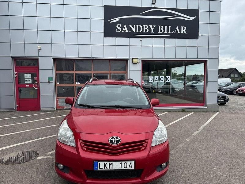 Mörkröd (röd) Begagnad 2011 Toyota Corolla Verso Minibuss | 69 000 kr - Bild 1/4