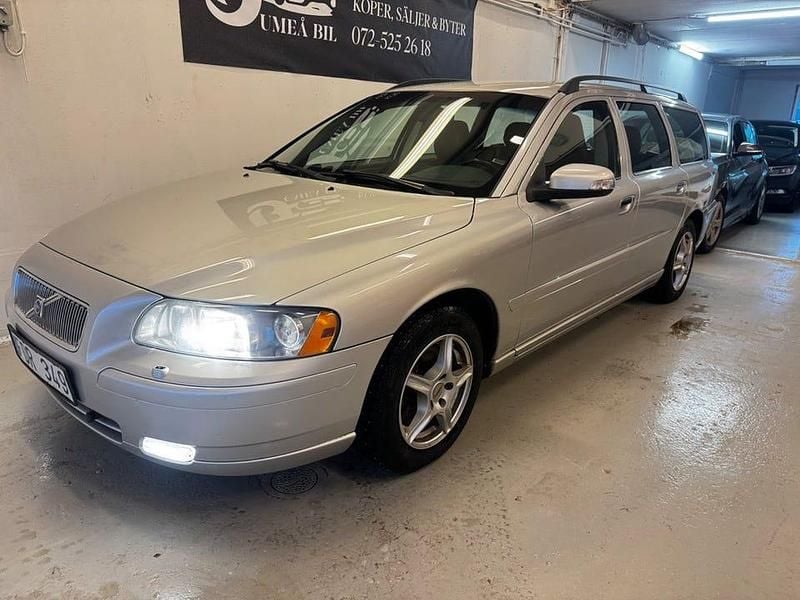 Begagnad Volvo V70 Kinetic 170 HK (125 kW) 2008 Grå Kombi