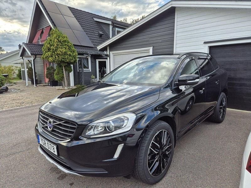 Svart Begagnad 2017 Volvo XC60 Standard SUV | 198 000 kr (Bra pris) - Bild 1/4