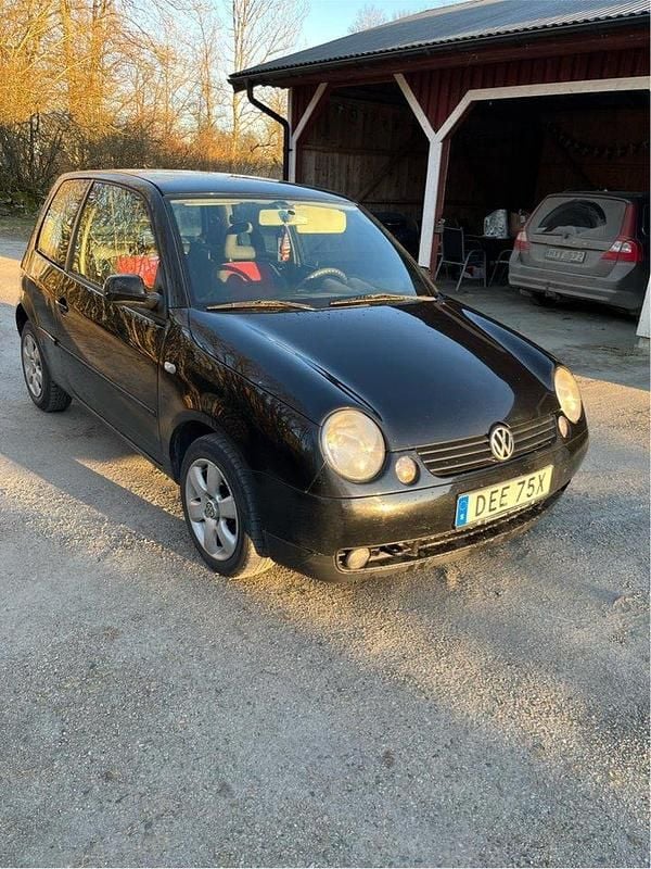Svart Begagnad 2004 VW Lupo Halvkombi | 15 000 kr - Bild 1/3