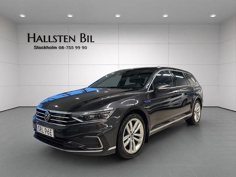 Begagnad VW Passat GTE 218 HK (160 kW) 2020 Mörkgrå Kombi