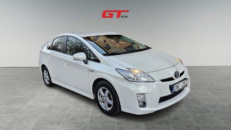 Vit Begagnad 2011 Toyota Prius Halvkombi | 92 900 kr (Marknadspris) - Bild 1/4