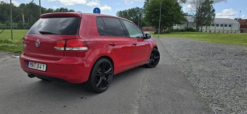 Röd Begagnad 2009 VW Golf VI Halvkombi | 18 500 kr (Bra pris) - Bild 1/3