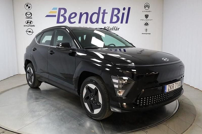 Svart Ny 2026 Hyundai Kona SUV | 470 660 kr (Marknadspris) - Bild 1/3