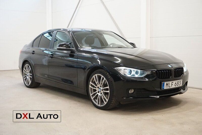 Svart Begagnad 2012 BMW 320 Sedan | 99 900 kr (Marknadspris) - Bild 1/4