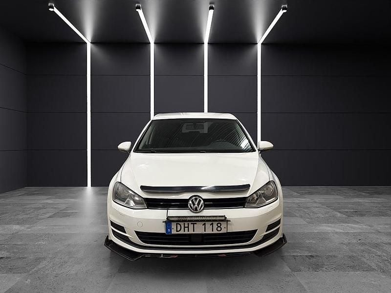Begagnad VW Golf VII 110 HK (80 kW) 2016 Vit Halvkombi