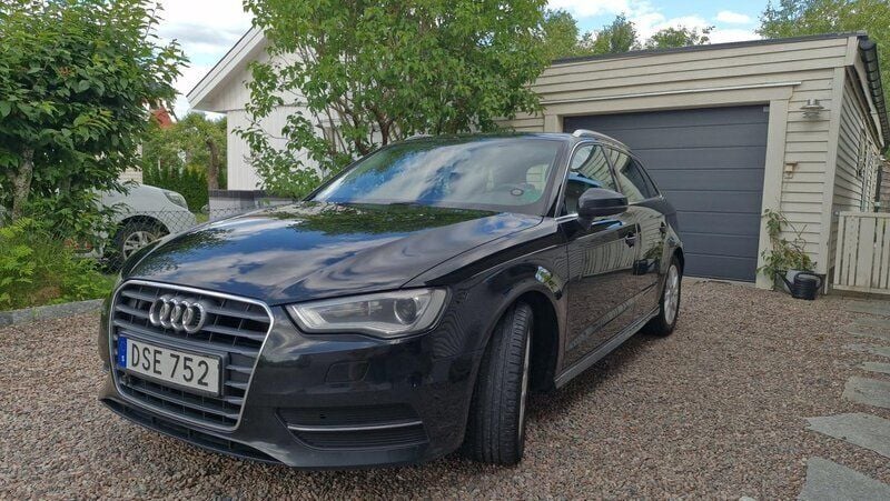 Svart Begagnad 2015 Audi A3 Sportback Halvkombi | 105 000 kr (Marknadspris) - Bild 1/4