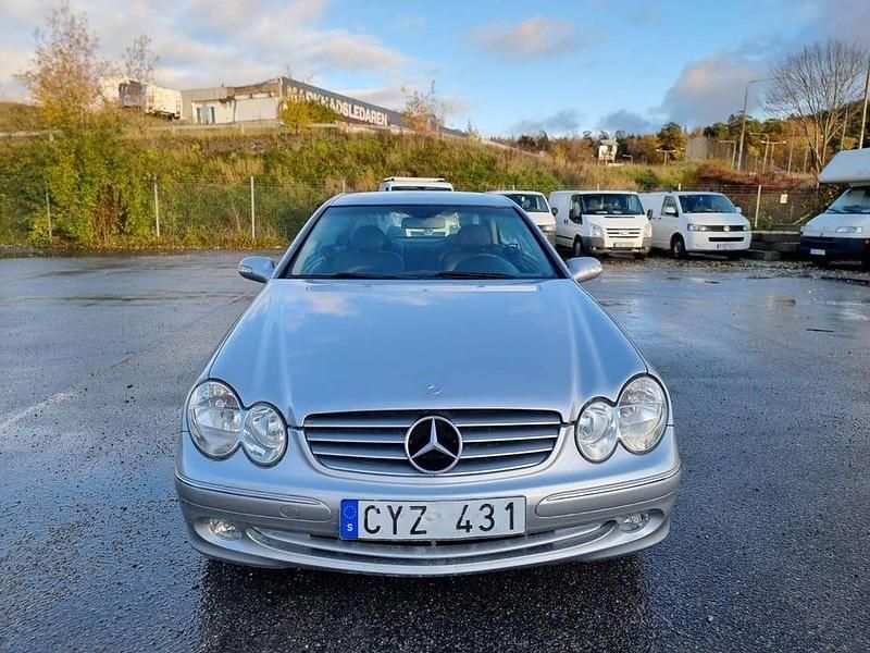 Begagnad Mercedes CLK320 Elegance 218 HK (160 kW) 2003 Silver Sportkupé