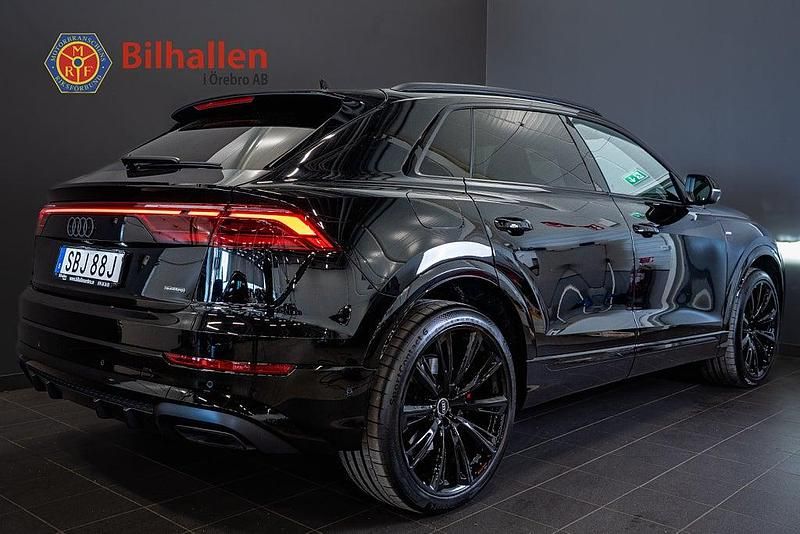 Begagnad Audi Q8 S-Line 489 HK (359 kW) 2025 Svart SUV