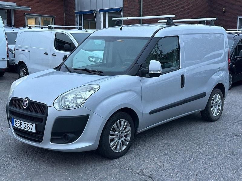 Grå Begagnad 2014 Fiat Doblò Minibuss | 42 000 kr (Superpris) - Bild 1/4