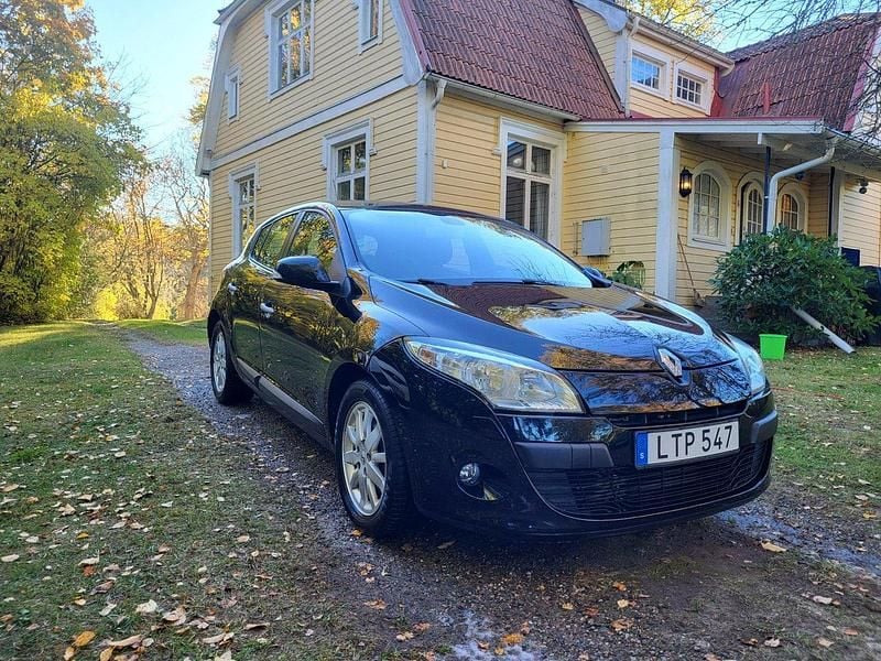 Svart Begagnad 2011 Renault Mégane III Halvkombi | 43 000 kr (Bra pris) - Bild 1/4