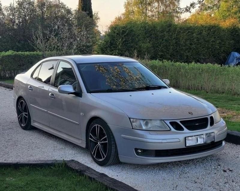 Grå Begagnad 2003 Saab 9-3 Sedan | 30 000 kr (Lite dyr) - Bild 1/3