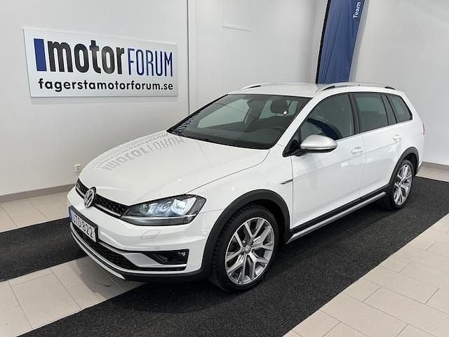 Vit Begagnad 2017 VW Golf Alltrack S Kombi | 179 900 kr (Marknadspris) - Bild 1/4