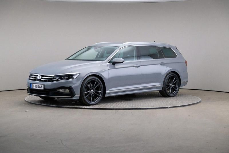 Grå Begagnad 2022 VW Passat Executive Kombi | 269 000 kr (Marknadspris) - Bild 1/4