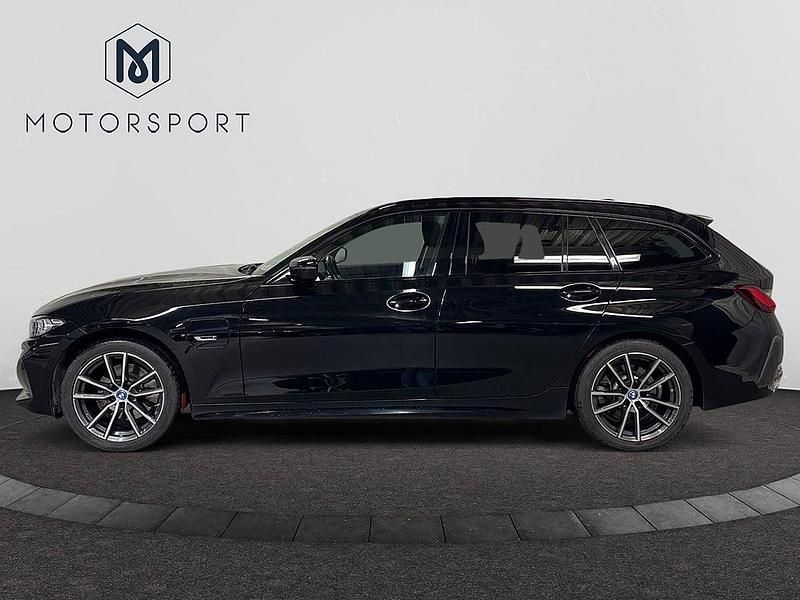 Begagnad BMW 330e 184 HK (135 kW) 2022 Svart Kombi