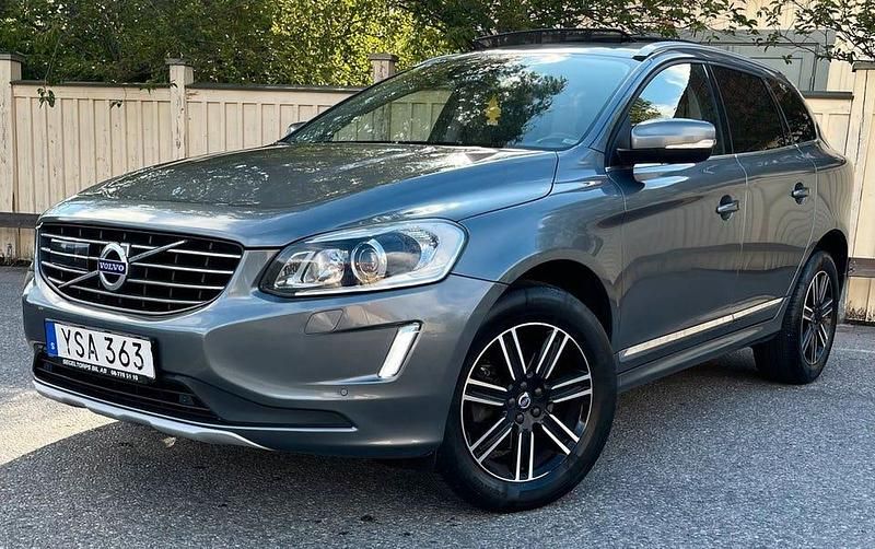 Grå Begagnad 2018 Volvo XC60 SUV | 239 900 kr (Marknadspris) - Bild 1/4