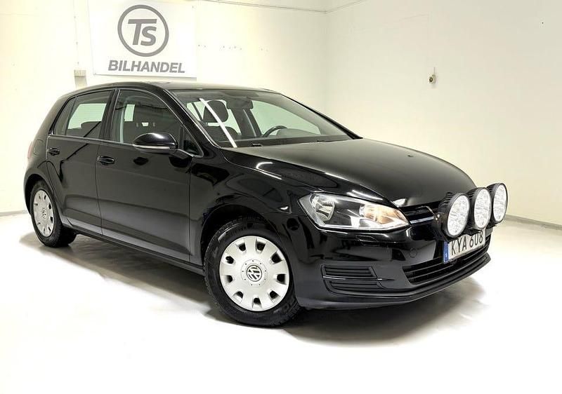 Svart Begagnad 2016 VW Golf VII Style | 74 900 kr (Marknadspris) - Bild 1/4