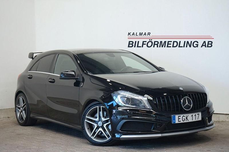 Svart Begagnad 2014 Mercedes A45 AMG AMG Halvkombi | 239 900 kr (Marknadspris) - Bild 1/4