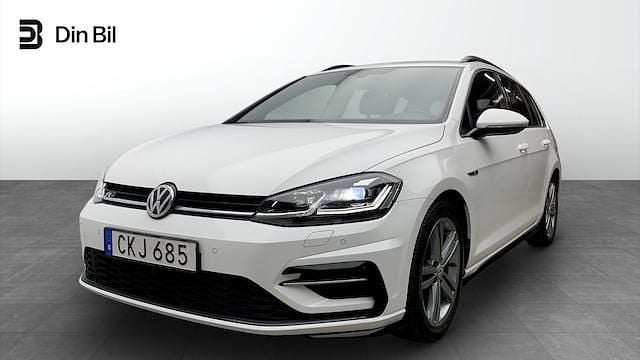 Vit Begagnad 2018 VW Golf VII R-line Sedan | 159 900 kr (Marknadspris) - Bild 1/4