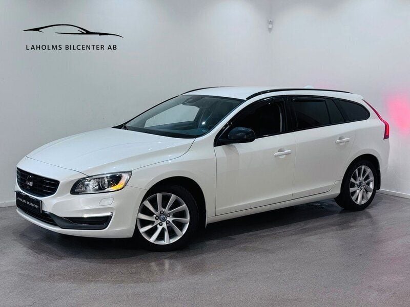 Vit Begagnad 2014 Volvo V60 Summum Kombi | 114 900 kr (Marknadspris) - Bild 1/4