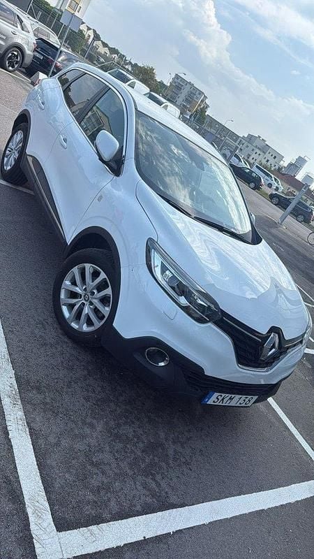 Vit Begagnad 2017 Renault Kadjar LIMITED SUV | 119 900 kr (Superpris) - Bild 1/3