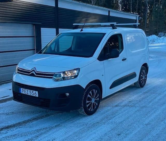 Vit Begagnad 2018 Citroën Berlingo Van | 133 900 kr (Marknadspris) - Bild 1/4