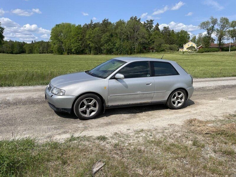 Grå Begagnad 2000 Audi A3 Halvkombi | 11 000 kr - Bild 1/4