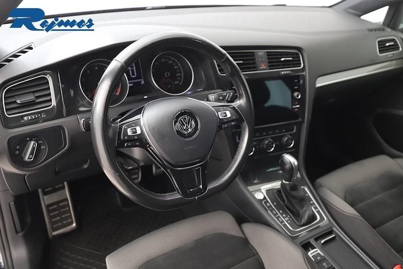 Begagnad VW Golf Alltrack 180 HK (132 kW) 2017 Svart Kombi