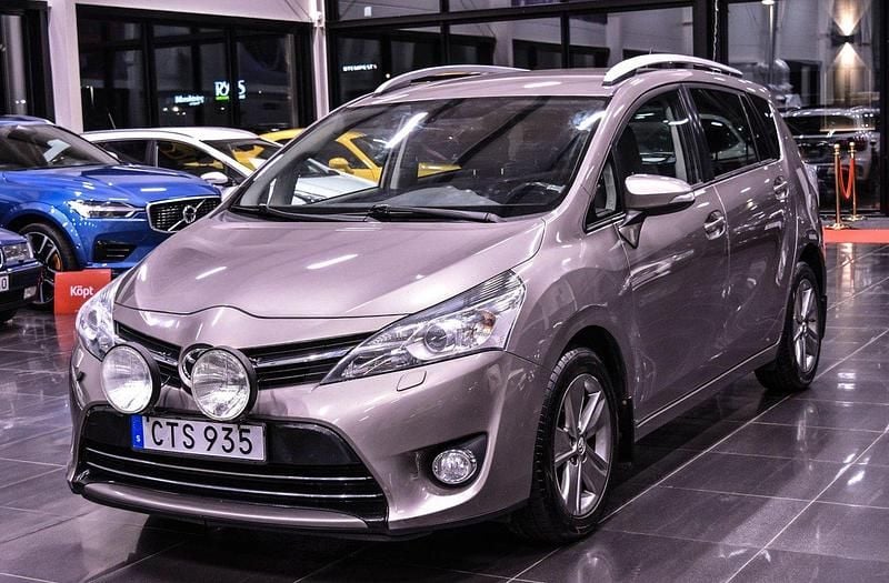 Brun Begagnad 2014 Toyota Verso Edition Minibuss | 99 900 kr (Bra pris) - Bild 1/4