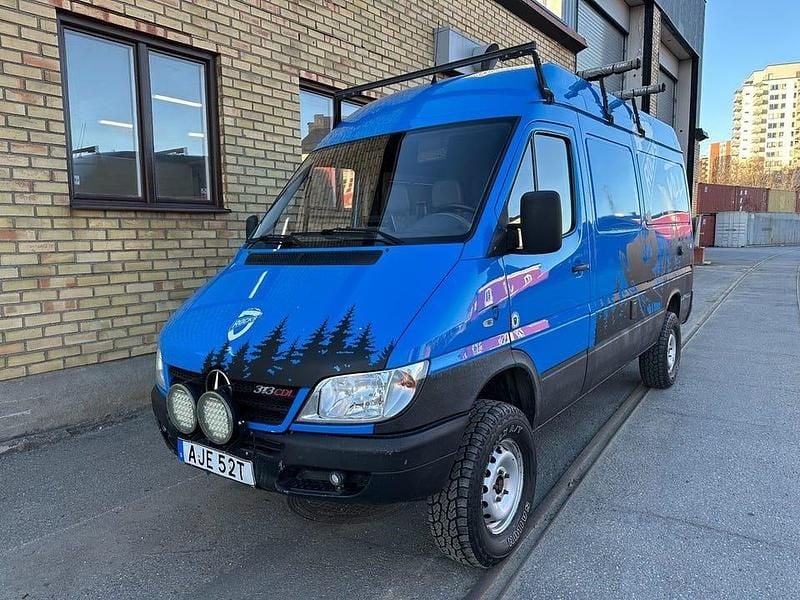 Blå Begagnad 2004 Mercedes Sprinter Van | 299 000 kr - Bild 1/4