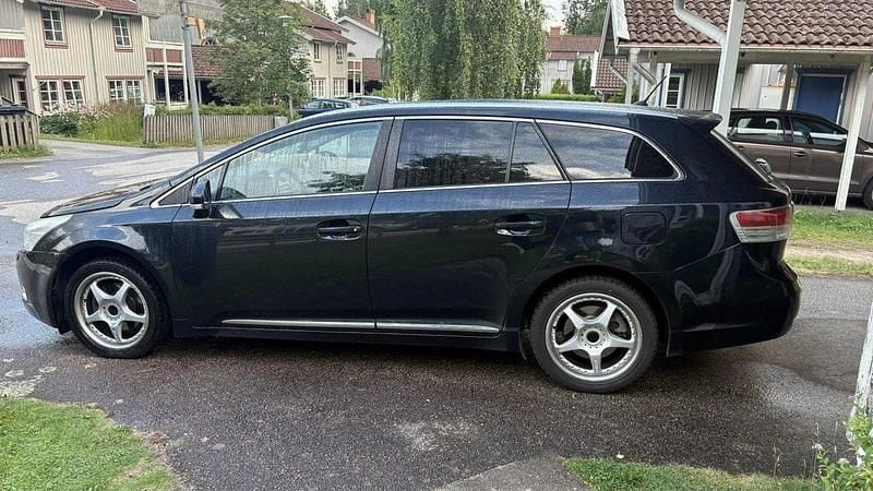 Blå Begagnad 2011 Toyota Avensis Business Edition Kombi | 68 000 kr (Bra pris) - Bild 1/4