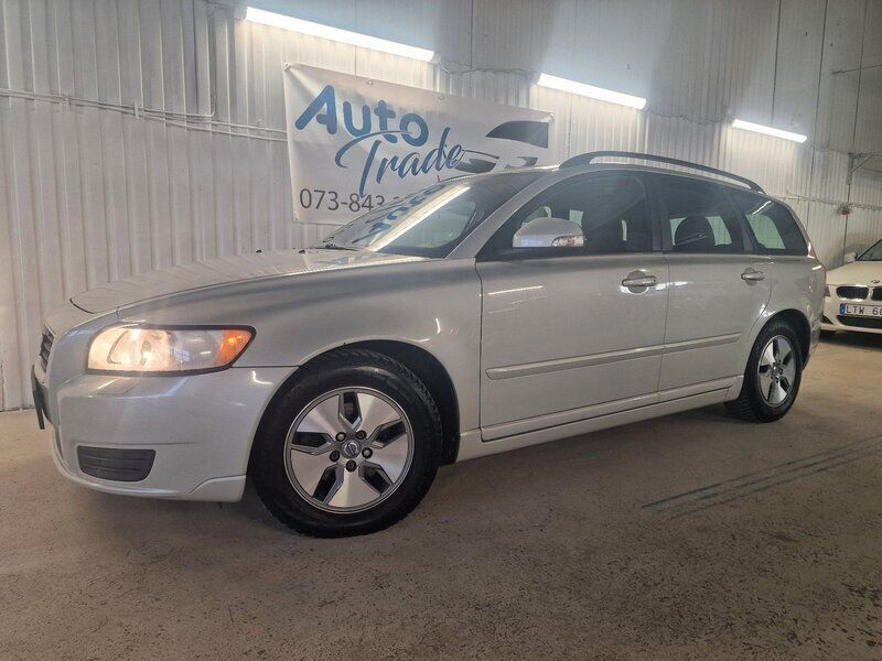 Vit Begagnad 2010 Volvo V50 Kinetic Kombi | 49 900 kr (Lite dyr) - Bild 1/4