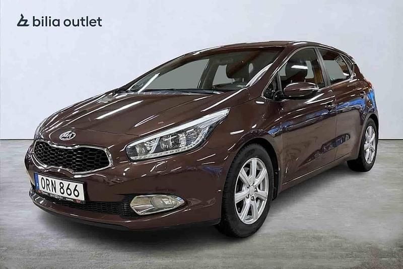 Brun Begagnad 2013 Kia Ceed Halvkombi | 79 900 kr (Lite dyr) - Bild 1/1