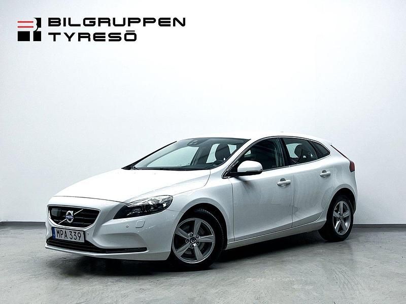 Vit Begagnad 2015 Volvo V40 Halvkombi | 139 900 kr (Marknadspris) - Bild 1/4