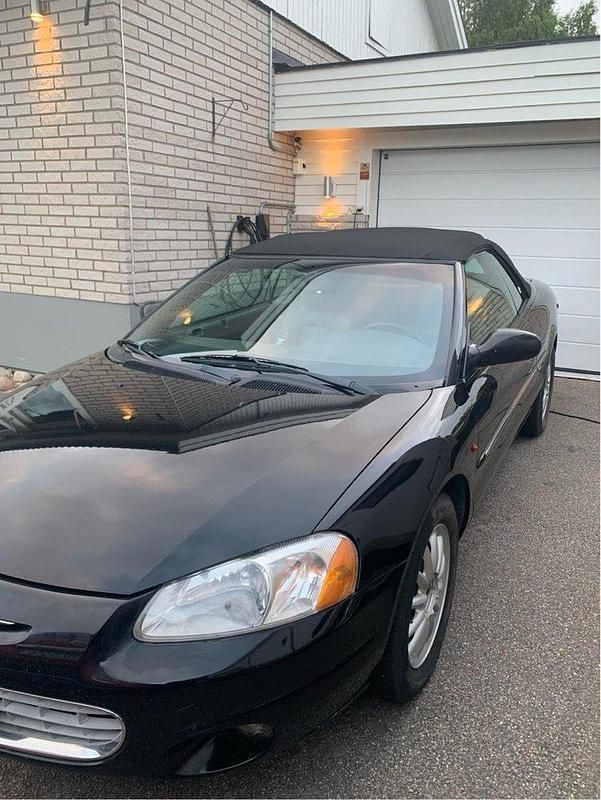 Svart Begagnad 2002 Chrysler Sebring Cabriolet Cab | 29 000 kr (Superpris) - Bild 1/4