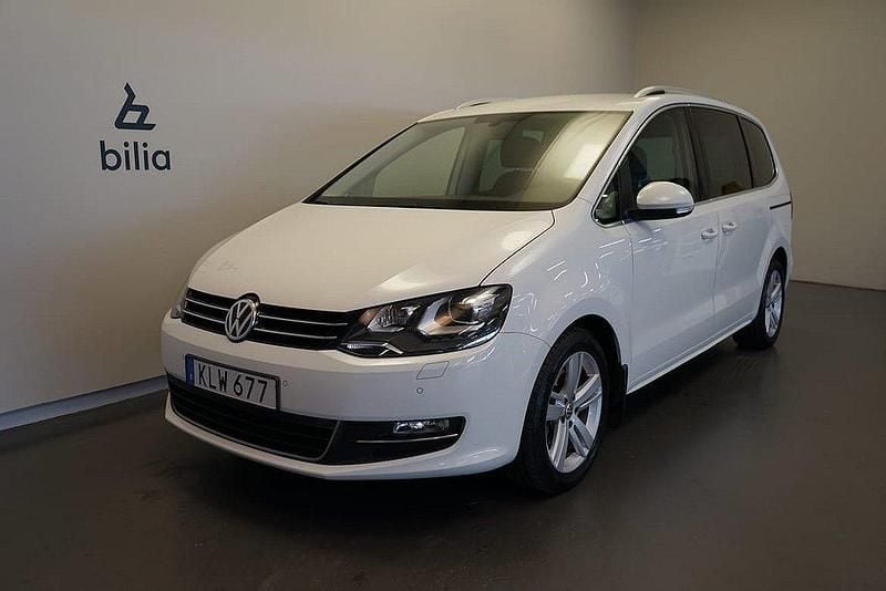 Vit Begagnad 2018 VW Sharan Minibuss | 259 500 kr (Marknadspris) - Bild 1/4