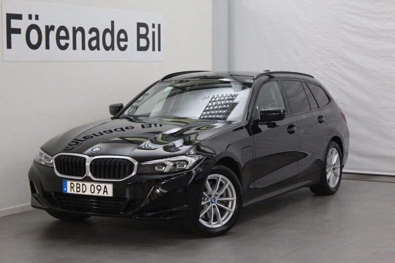 Svart Begagnad 2024 BMW 330e M Sport Kombi | 469 000 kr - Bild 1/4