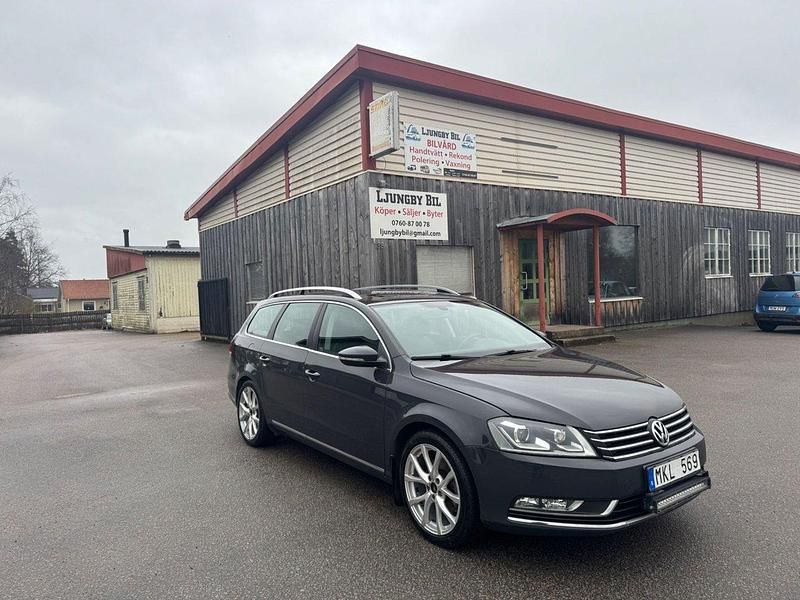 Mörkgrå (grå) Begagnad 2012 VW Passat GT Kombi | 73 000 kr (Marknadspris) - Bild 1/4