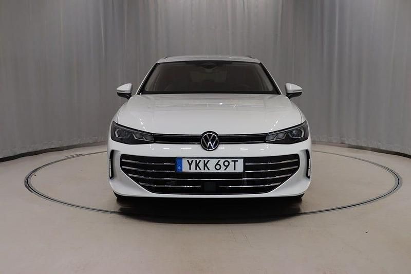 Begagnad VW Passat Business 150 HK (110 kW) 2024 Vit Kombi