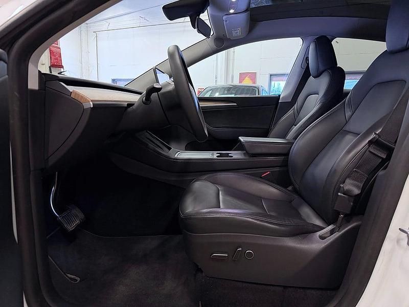 Begagnad Tesla Model Y 378 kW (514 HK) 2024 Vit SUV