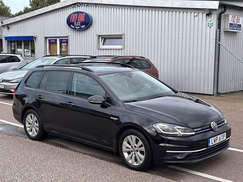 Begagnad VW Golf VII 131 HK (96 kW) 2019 Svart Kombi