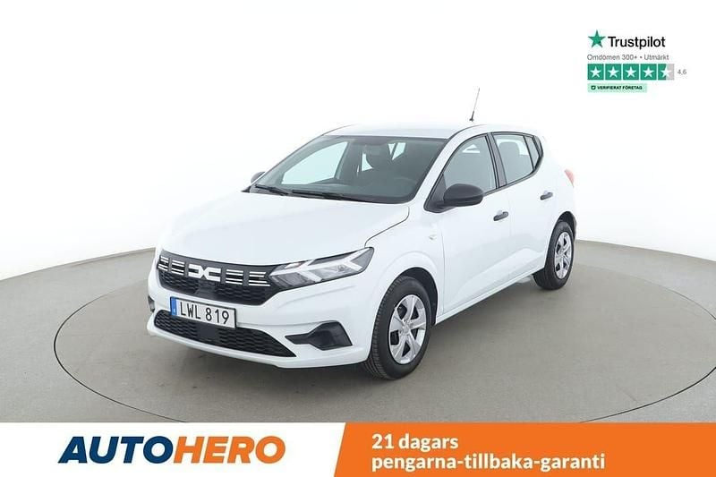 Vit Begagnad 2023 Dacia Sandero Essentiel Halvkombi | 150 000 kr (Marknadspris) - Bild 1/4
