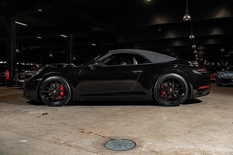 Begagnad Porsche 911 Carrera 4S Cabriolet 451 HK (331 kW) 2024 Svart Cab