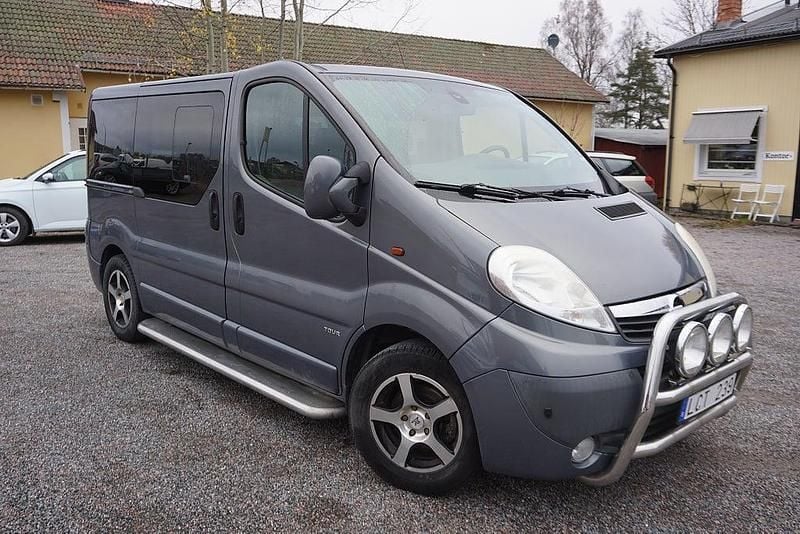 Begagnad Opel Vivaro 114 HK (83 kW) 2012 Grå Minibuss