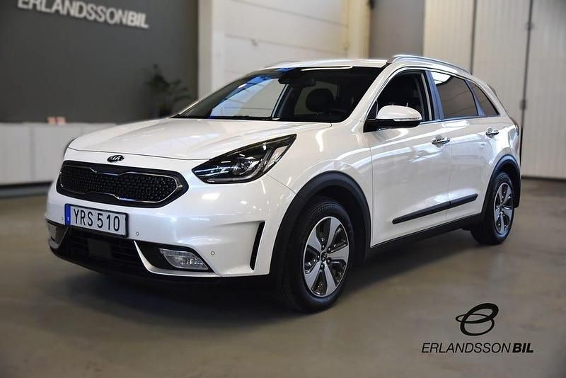 Vit Begagnad 2017 Kia Niro Advance SUV | 154 900 kr (Marknadspris) - Bild 1/4