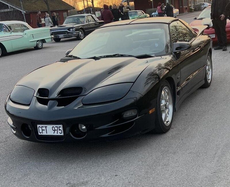 Svart Begagnad 2000 Pontiac Firebird Sportkupé | 95 000 kr - Bild 1/4