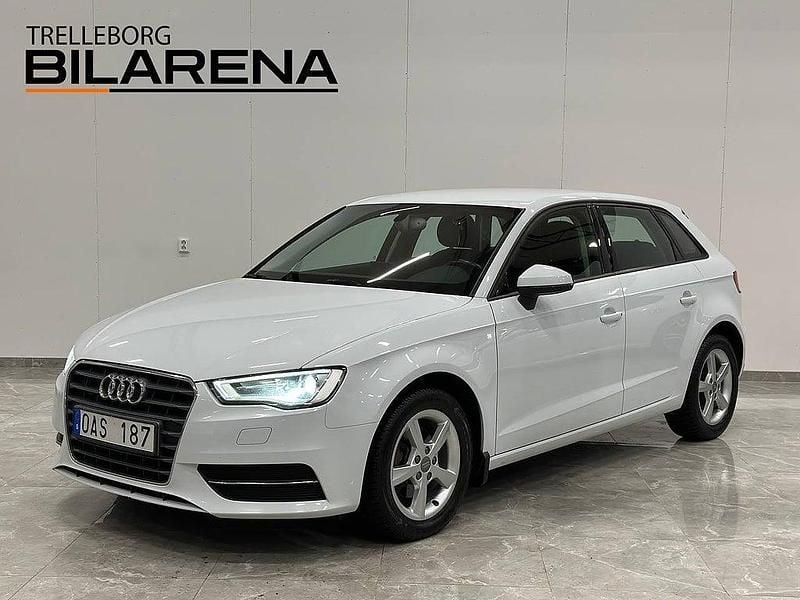 Vit Begagnad 2013 Audi A3 Sportback Attraction Halvkombi | 89 900 kr (Marknadspris) - Bild 1/4