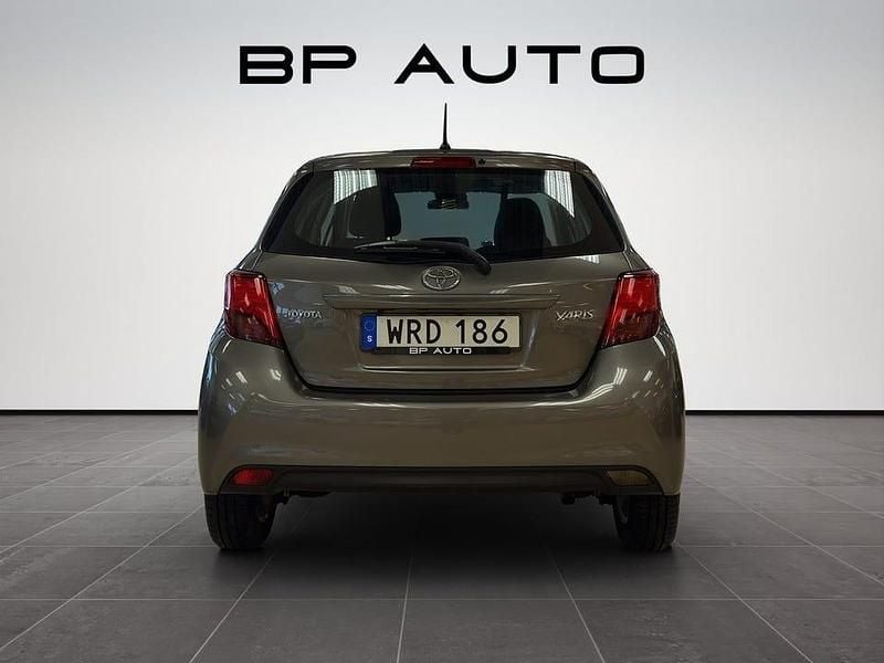 Begagnad Toyota Yaris Active 99 HK (72 kW) 2016 Mörkgrå Halvkombi