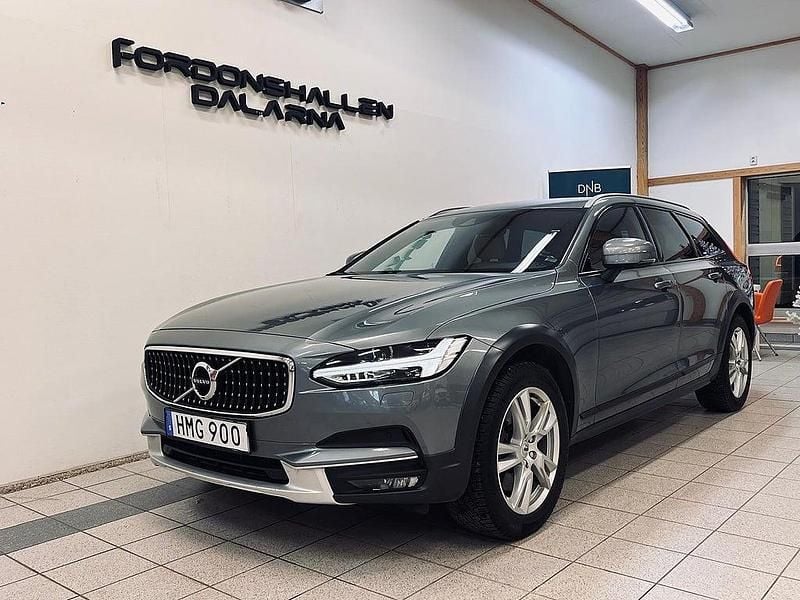 Grå Begagnad 2017 Volvo V90 CC Momentum Kombi | 244 900 kr (Marknadspris) - Bild 1/4